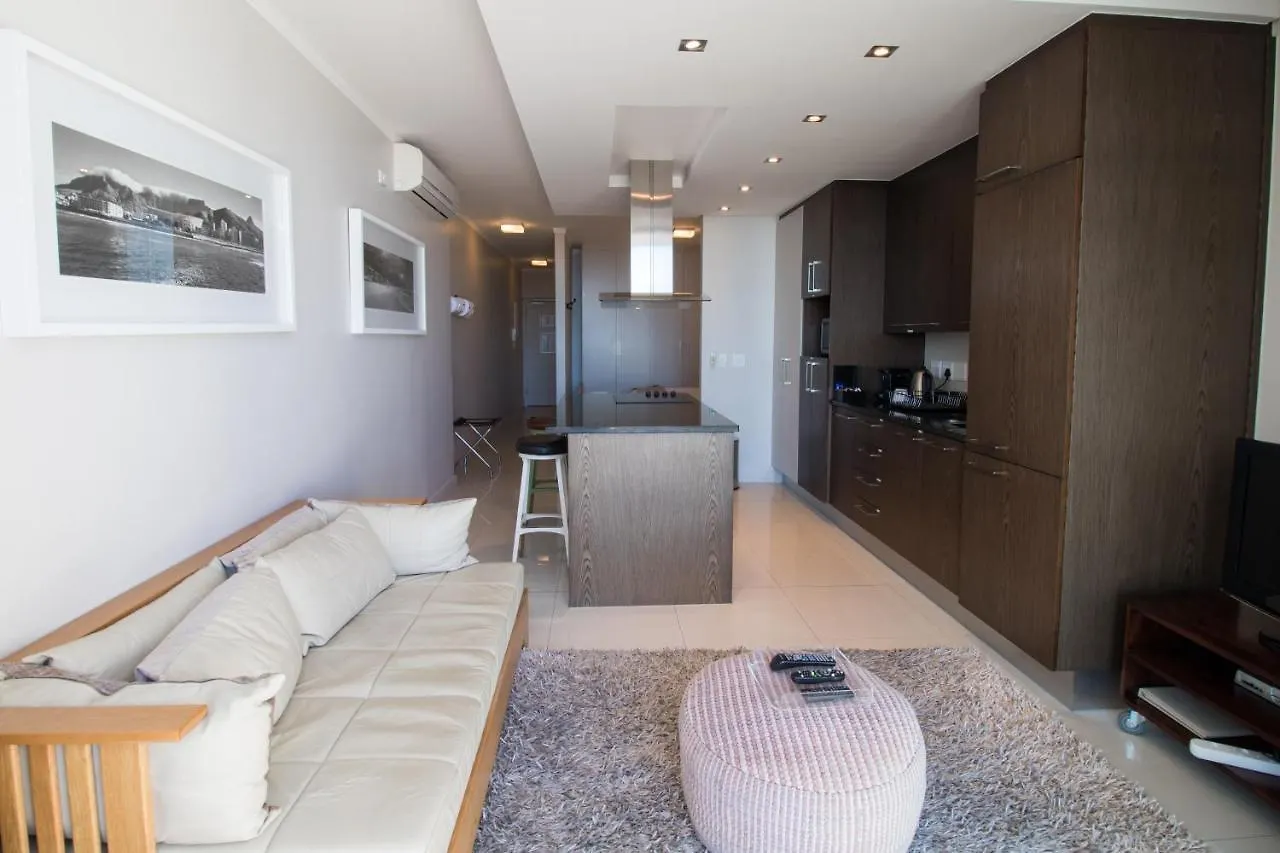Camps Bay Studio Apartment - The Crystal Cape Town 0*,