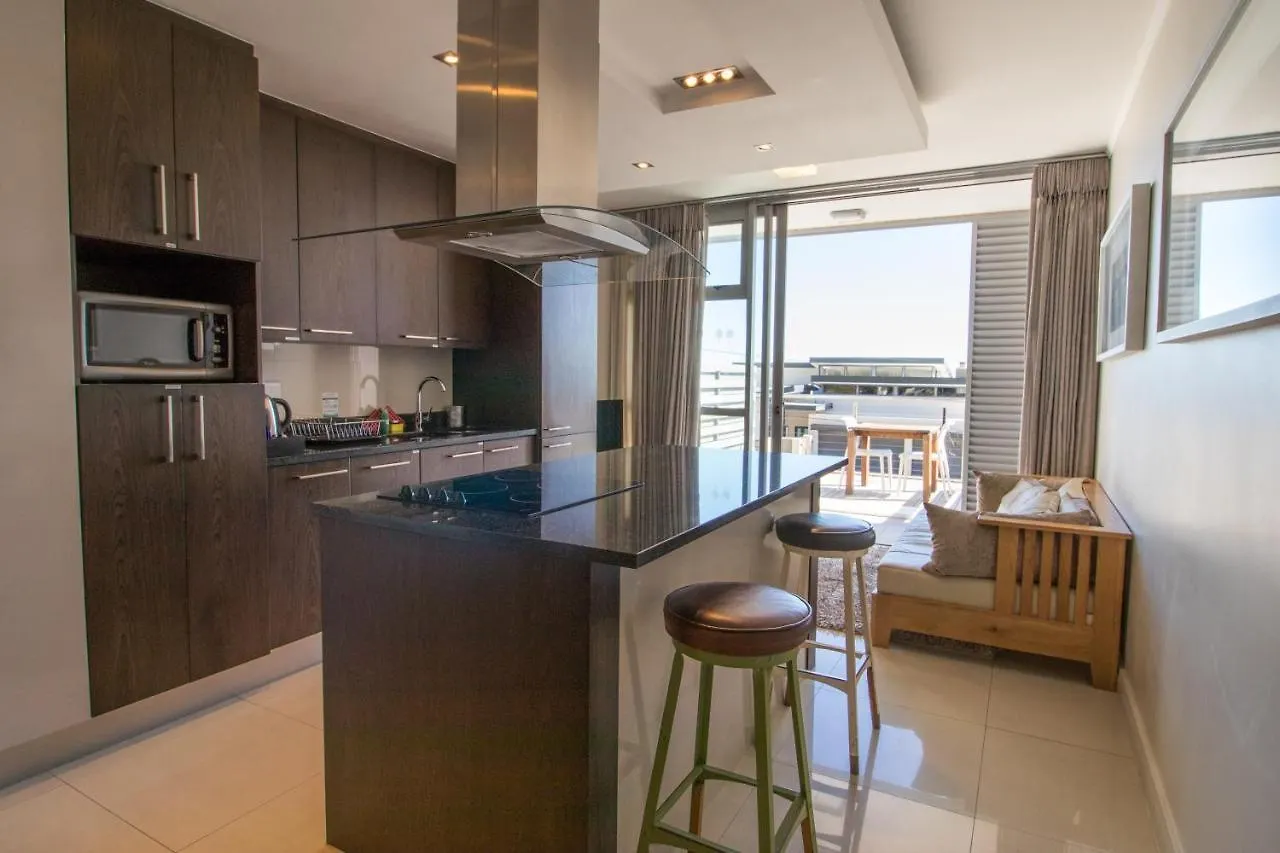 Camps Bay Studio Apartment - The Crystal Cape Town